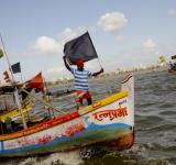 Mumbai fishermen take out 'sea rally' to protest against Shivaji memorial site - The Hindu